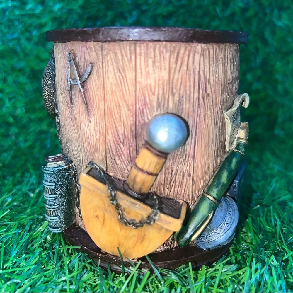 Russ Berrie WORLDLY IMAGES  3D Resin Pen Pencil Holder Cup Desktop ORGANIZER